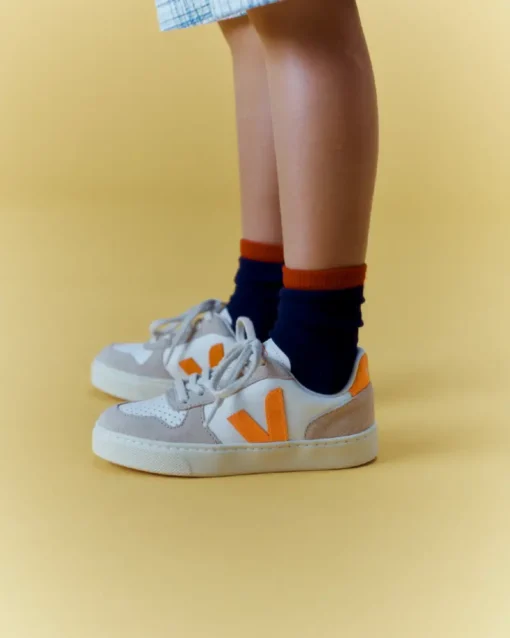 Veja V-10 Laces White fury almond